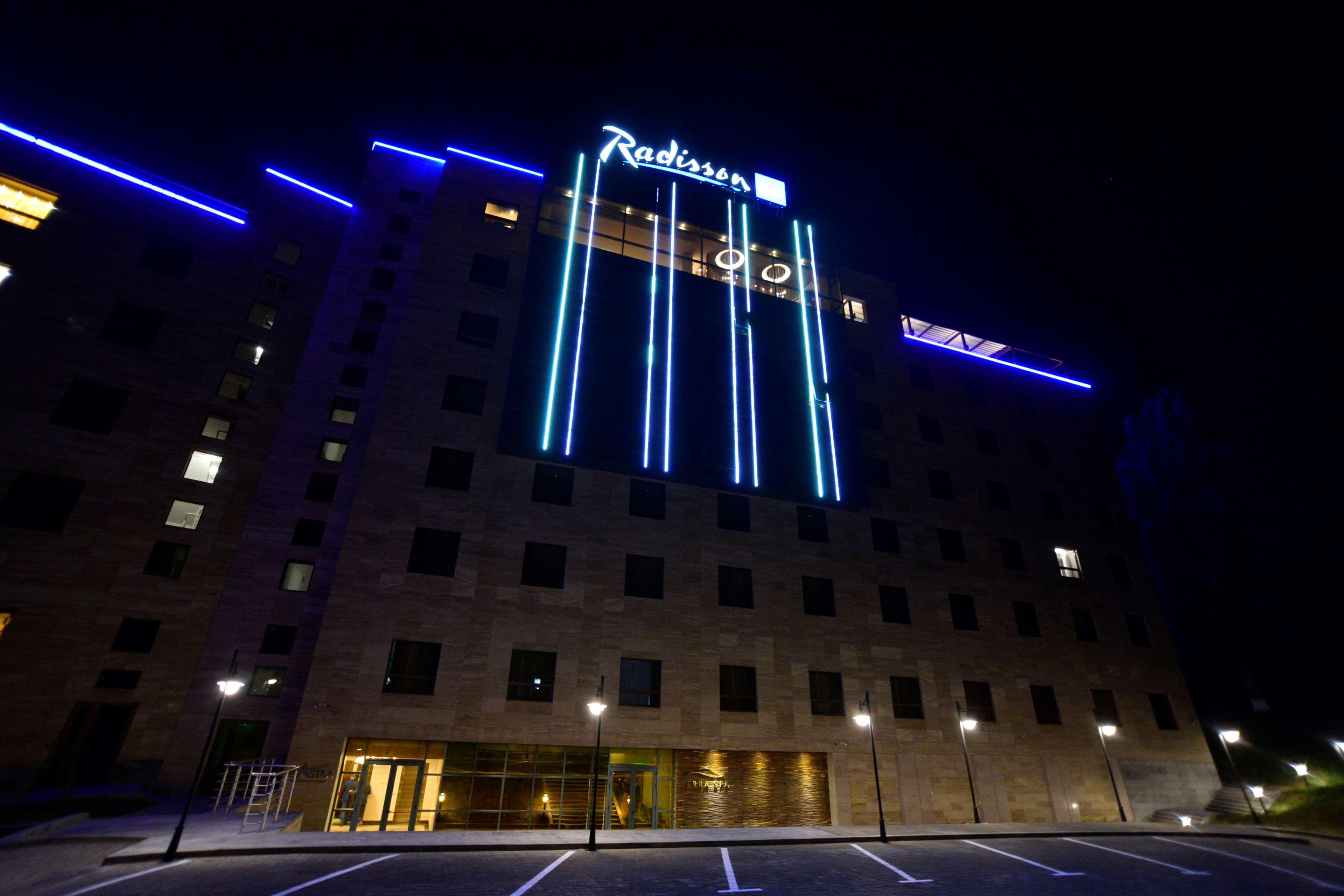 Radisson Blu Hotel エレバン エクステリア 写真 Radisson Blu Hotel, Bucharest