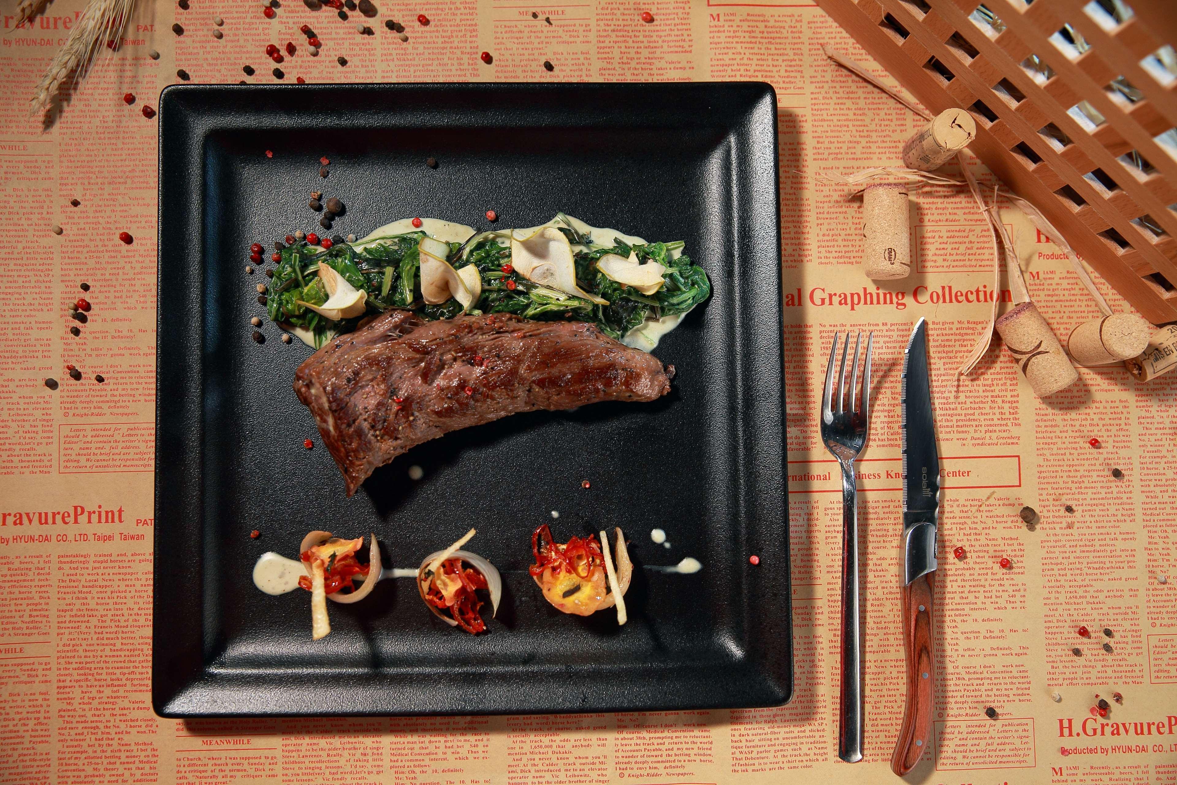 Radisson Blu Hotel エレバン エクステリア 写真 A steak prepared with the cooking technique of "sous-vide"