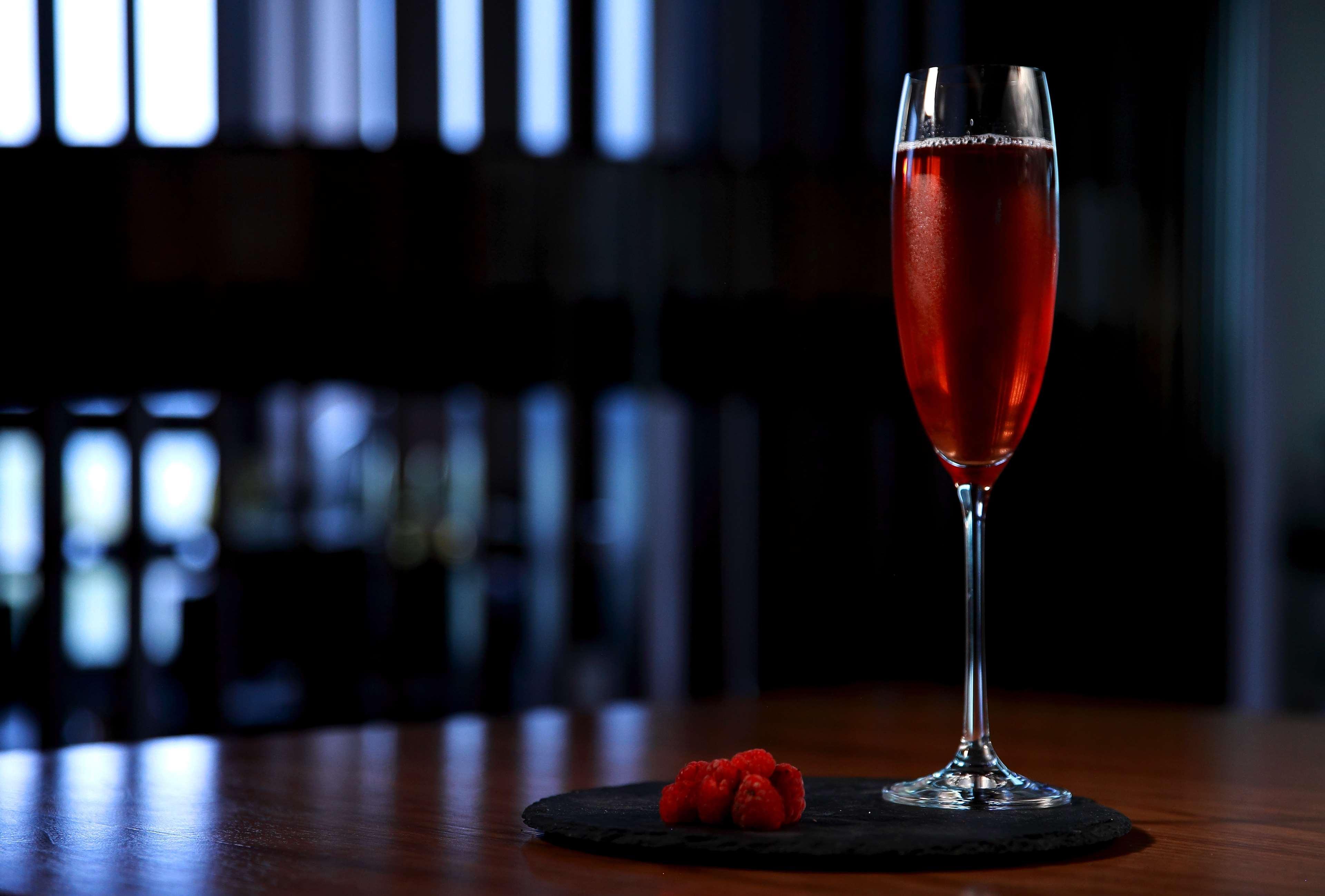 Radisson Blu Hotel エレバン エクステリア 写真 A Kir Royale