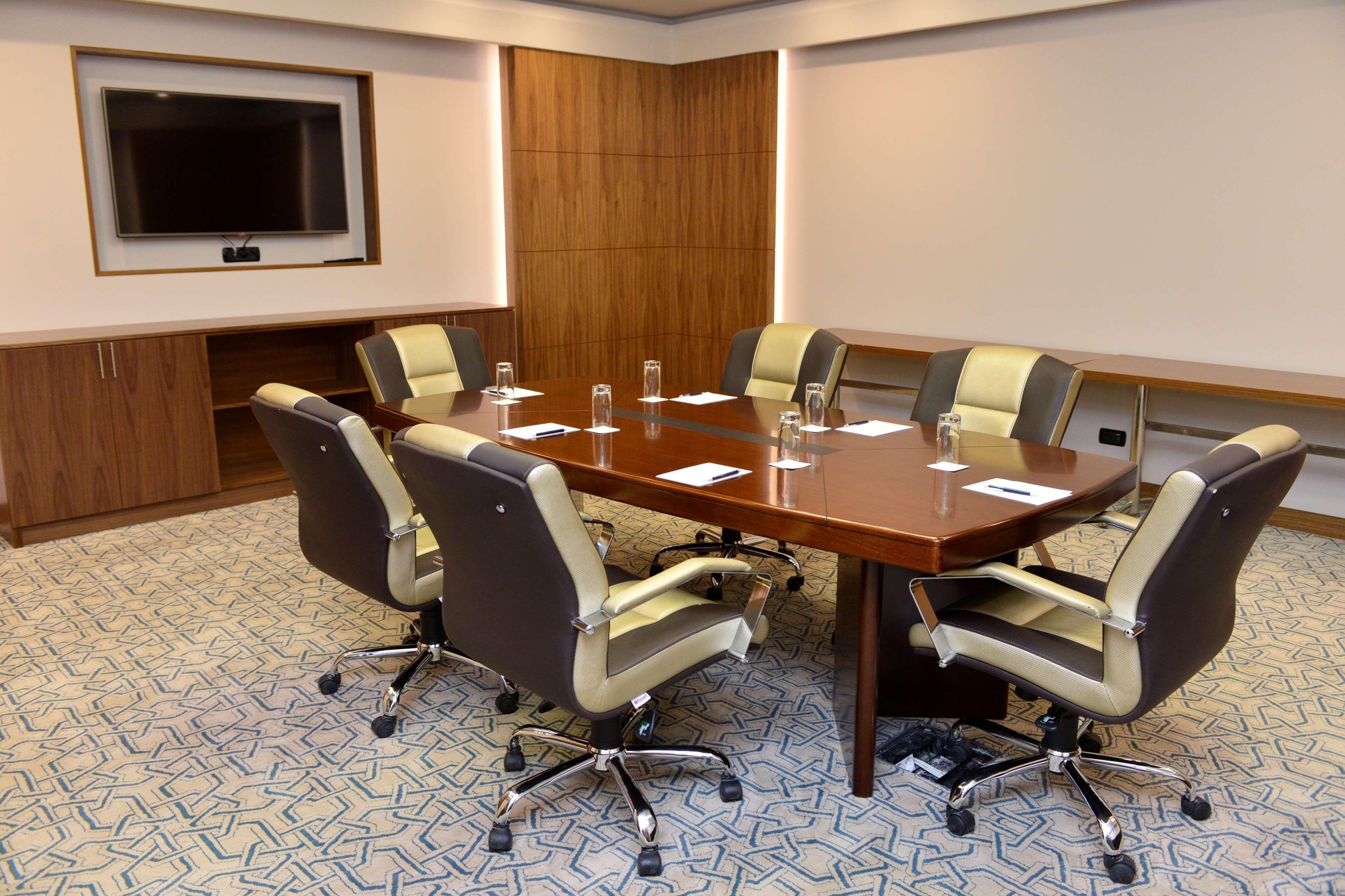 Radisson Blu Hotel エレバン エクステリア 写真 A boardroom