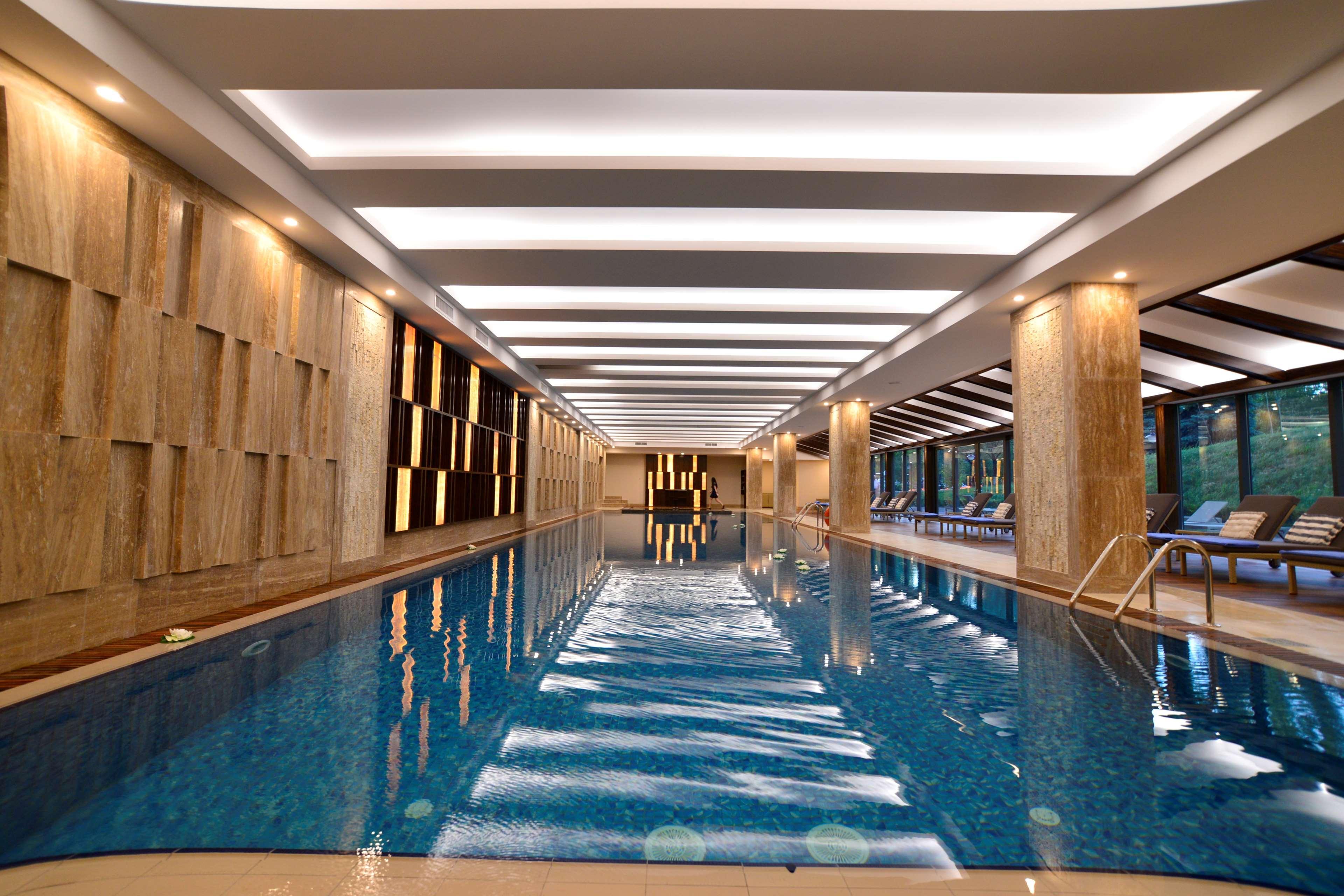 Radisson Blu Hotel エレバン エクステリア 写真 The indoor pool