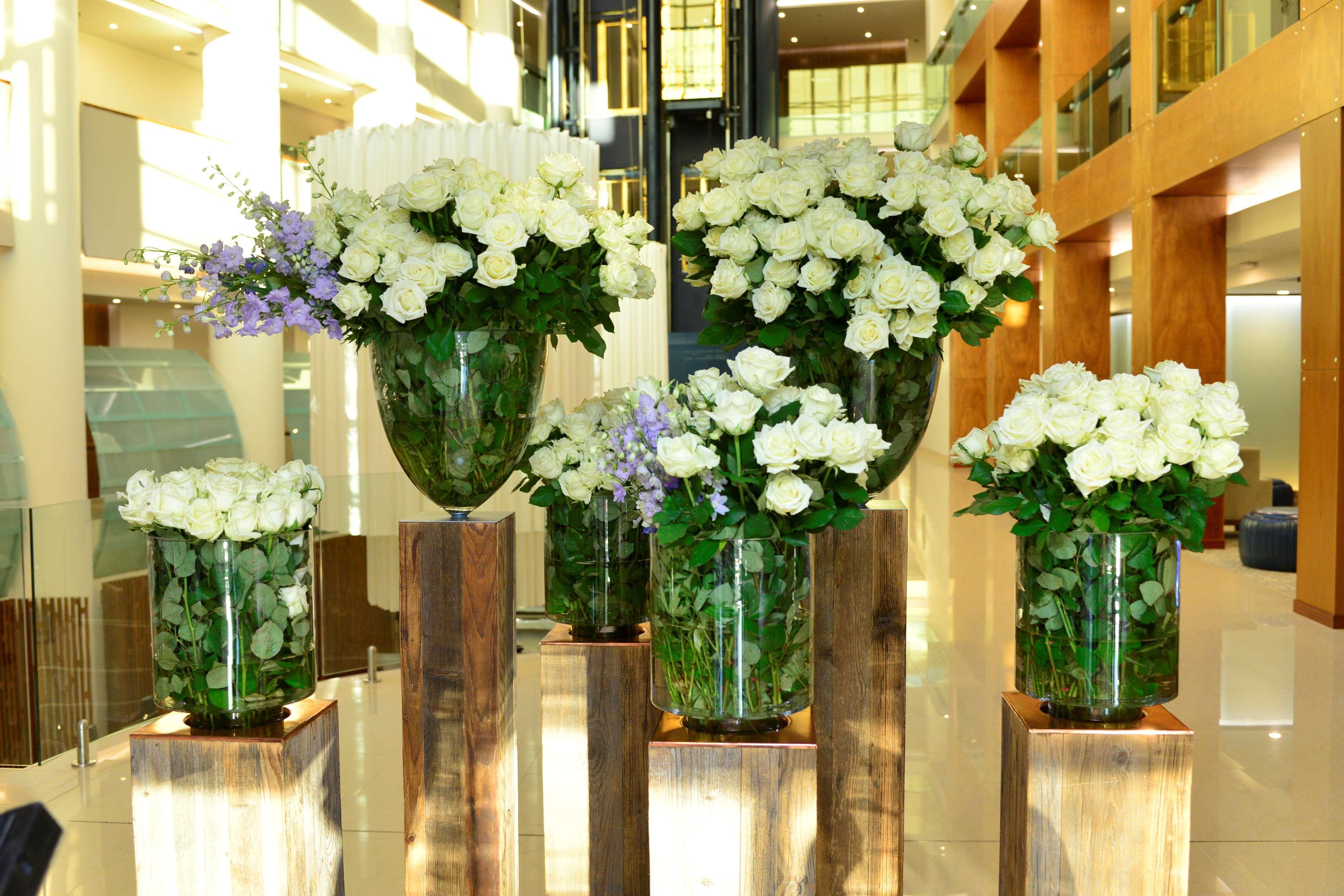 Radisson Blu Hotel エレバン エクステリア 写真 Flower arrangement