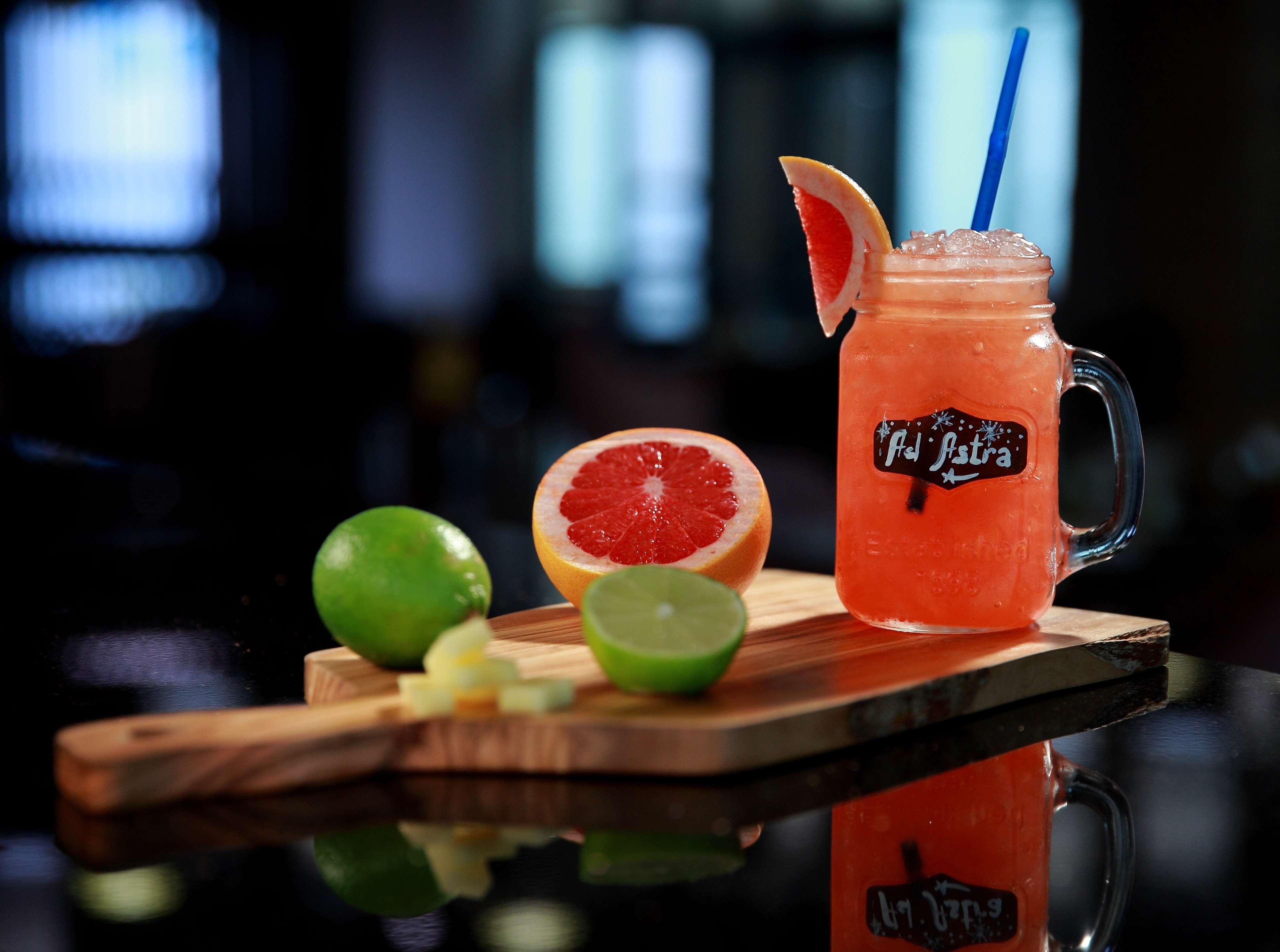 Radisson Blu Hotel エレバン エクステリア 写真 A grapefruit margarita