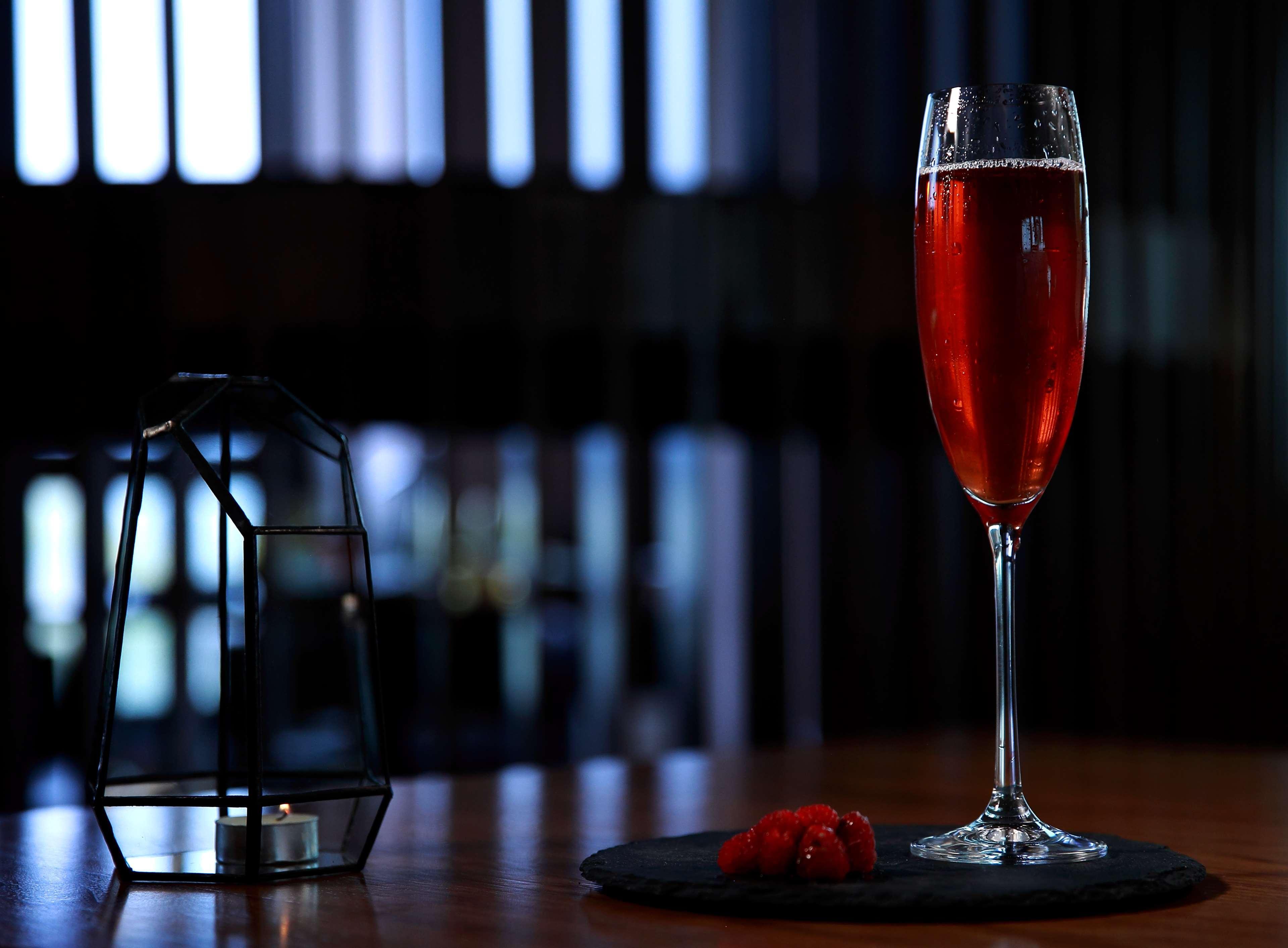 Radisson Blu Hotel エレバン エクステリア 写真 A Kir Royale