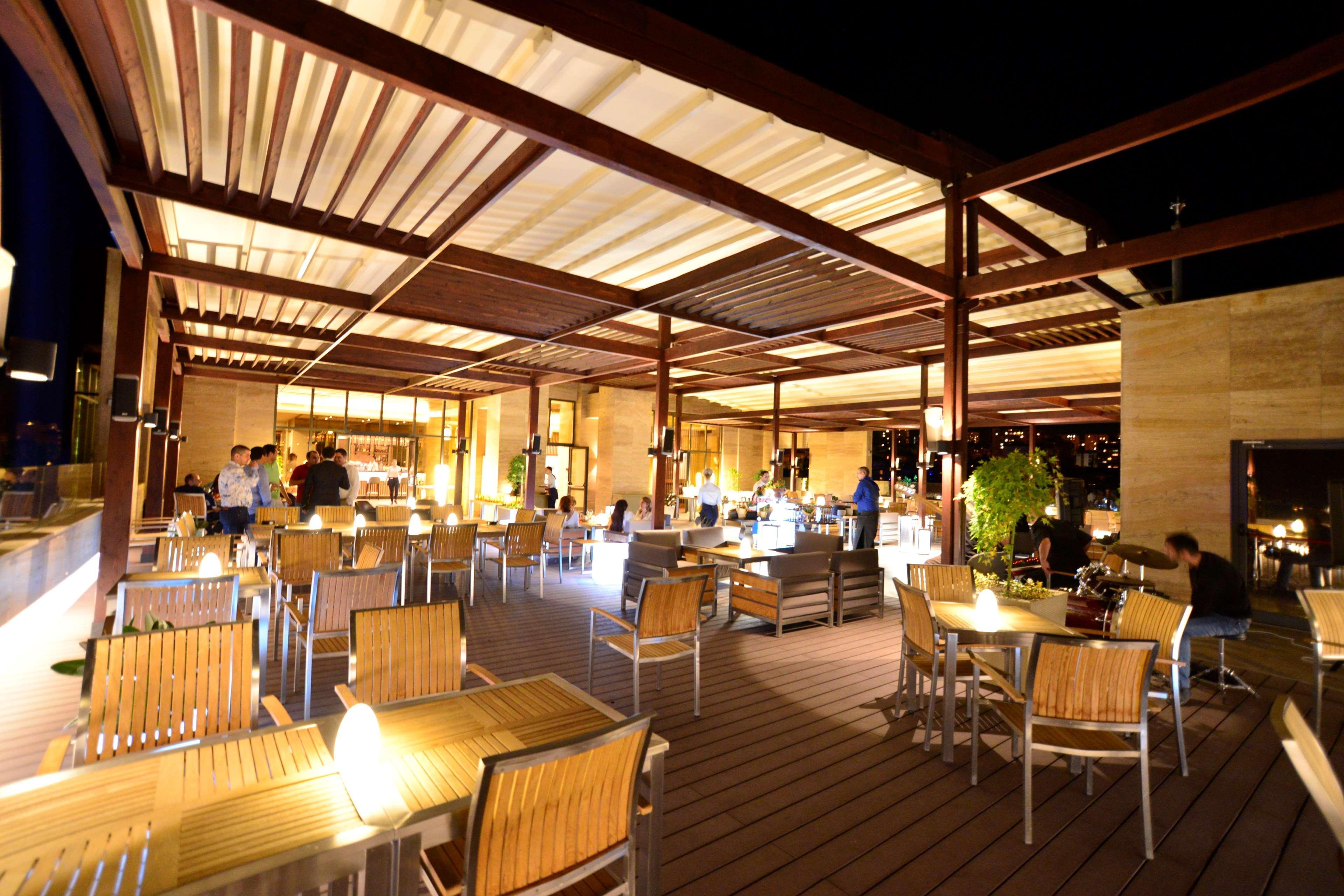 Radisson Blu Hotel エレバン エクステリア 写真 The Terrace